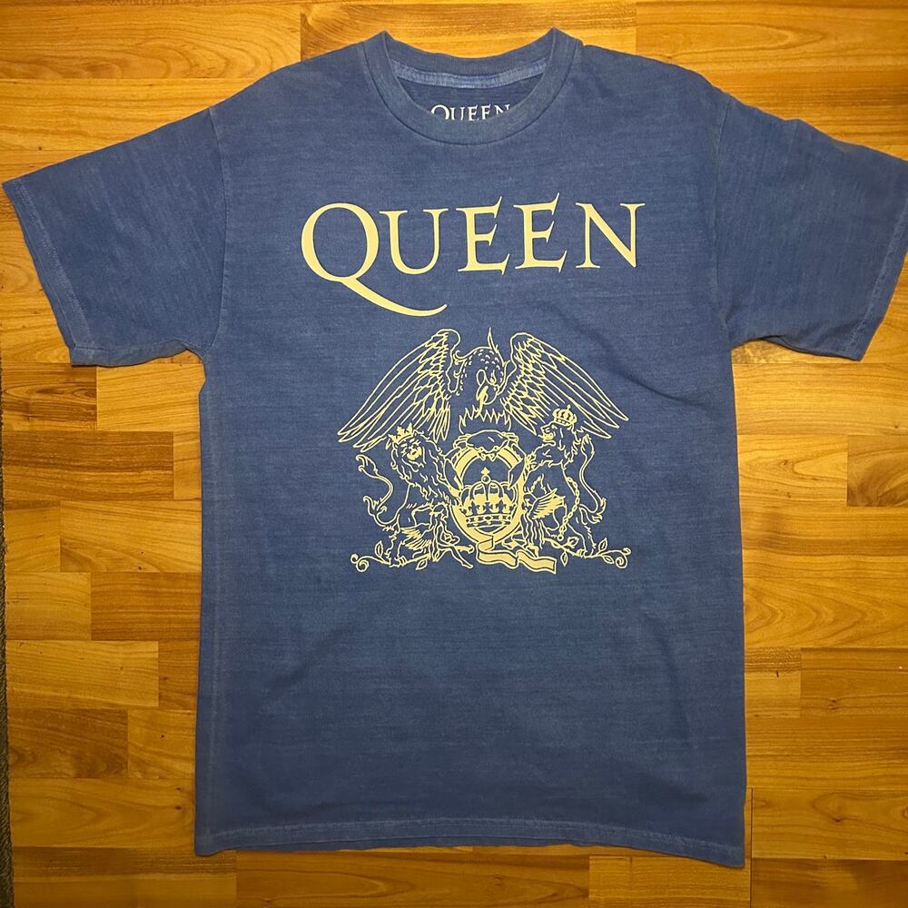 Queen Gold Crest Graphic Oversized Small T-shirt